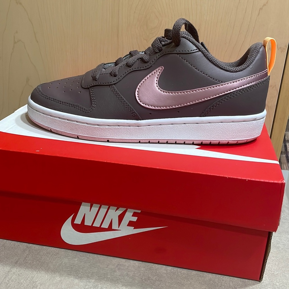 Nike Court Borough Low 2